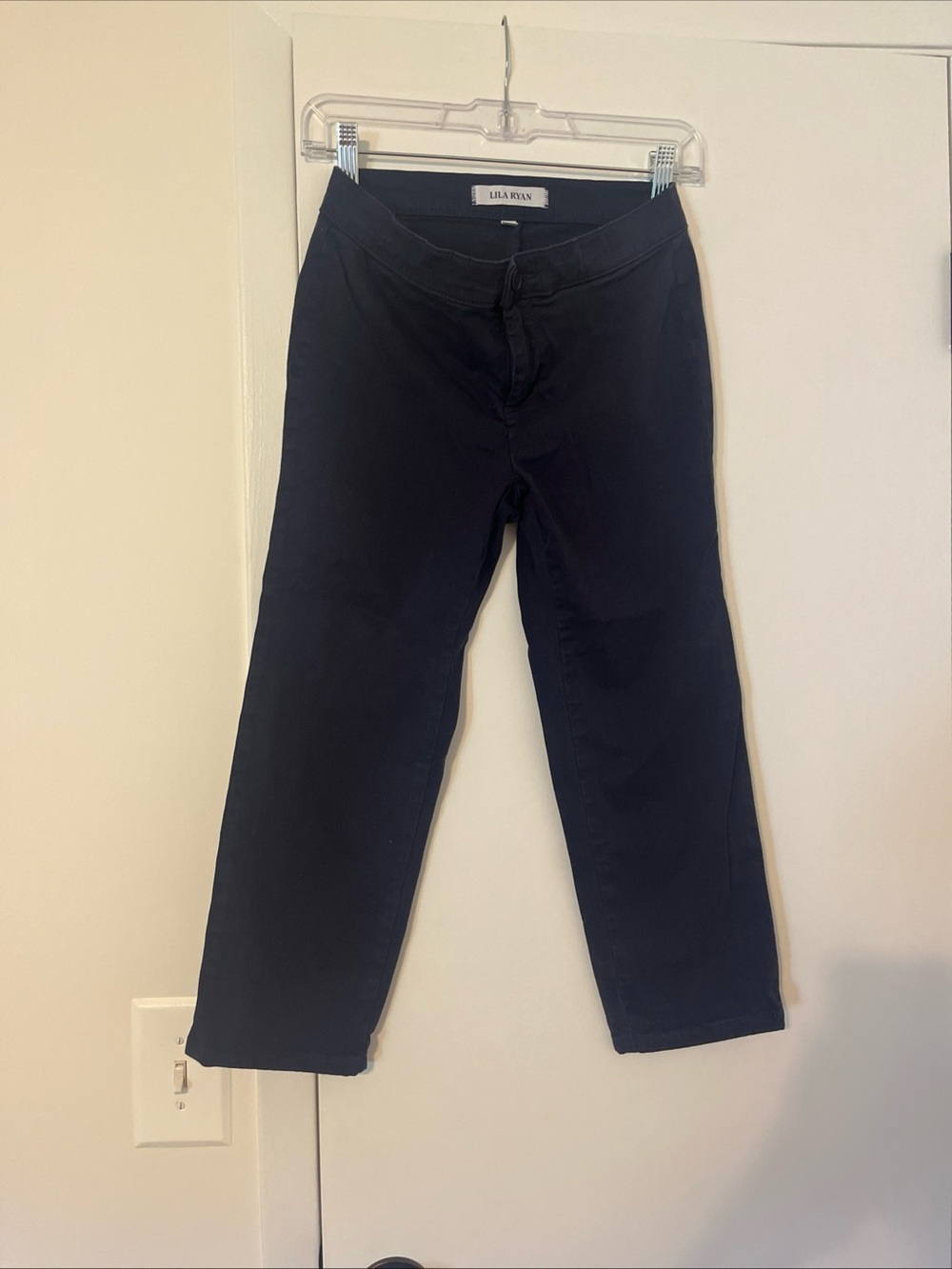 Lila Ryan woman’s  Straight Leg capri Black